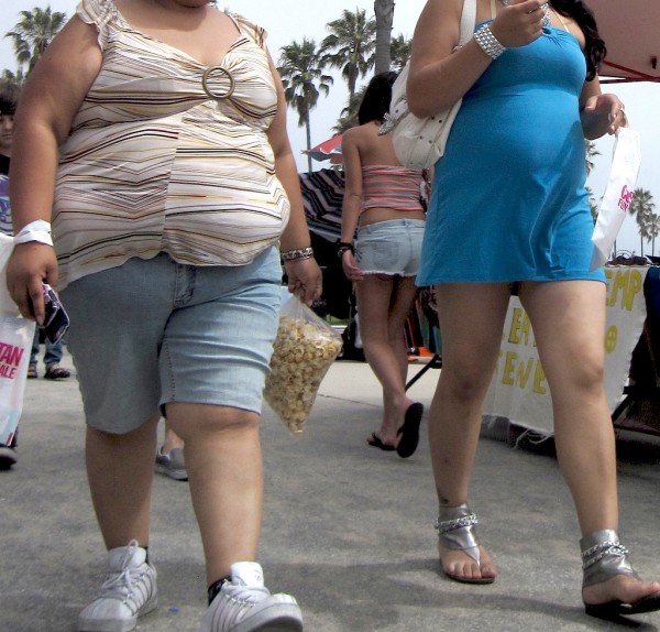 fat-people-walking-600x574